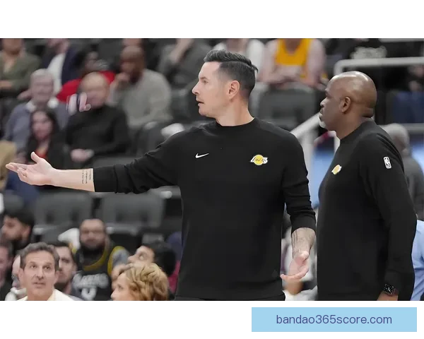 湖人全队换球衣训练笑声连连东詹领衔雷迪克谈卢卡禁赛失落